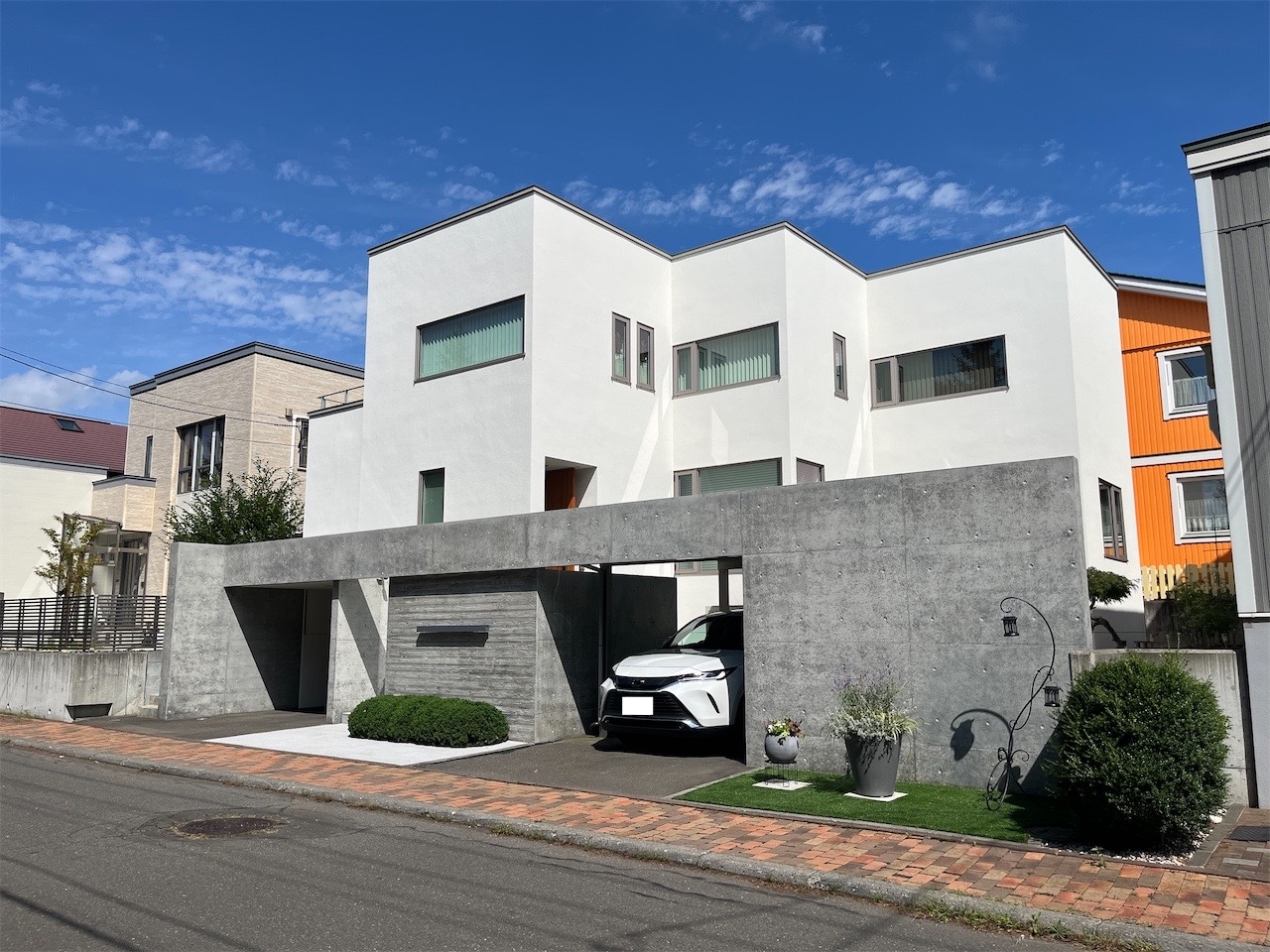 札幌市清田区S様邸　外壁塗装/屋根塗装/コンクリート打ち放し再現塗装/木部塗装/FRP防水面塗装/ウレタン防水面塗装/アスファルト防水/手すり塗装/玄関ドア塗装【イズミ塗装】